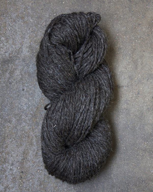 Filtmakeriets klassiska ullgarn Mörkgråbrun 3-trådigt 100 % svensk fårull