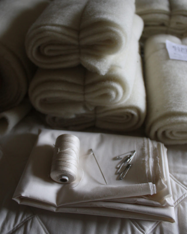 Quiltvadd 100 % svensk texelull, GOTS/IVN certifierat bomullstyg. Filtmakeriet