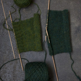Filtmakeriets tweed Stickprover i grönt 100 % svensk fårull