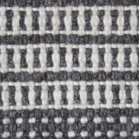 Ullmatta 65x150 cm i färgerna varmgrå och naturvit 100% svensk fårull, Filtmakeriet Ullspineriet i Kilafors Hälsingland.