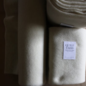 Quiltvadd 100 % svensk texelull. Filtmakeriet