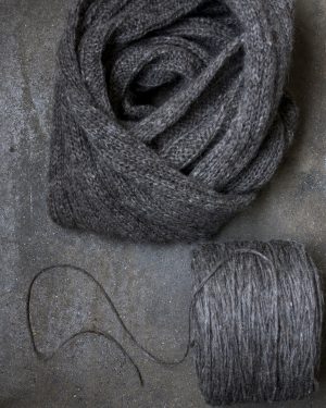 Resåstickad sjal i Filtmakeriets Finullsförgarn Varmgrå