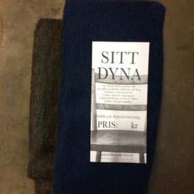 Tova sittdyna av Filtmakeriets nålfilt Mörkblå/mörkgråbrun 100 % svensk fårull