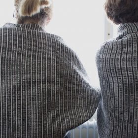 Filt med fält i 100 % svensk fårull. Vävnota och ullgarn säljs av Filtmakeriet