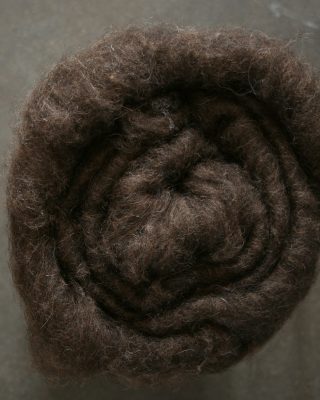Filtmakeriets Kardflor, Allmoge mörk brun
