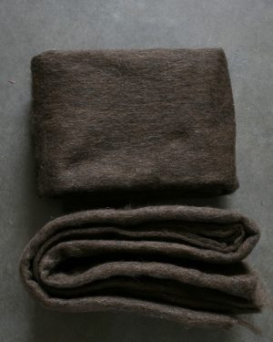 Filtmakeriets SVIA mörk brun. Nålfilt för tovning av 100 % svensk fårull