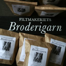 Filtmakeriets broderigarn av 100 % svensk fårull tillverkat i Ullspinneriet i Kilafors, Hälsingland.