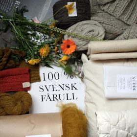 Vi har egen tillverkning och försäljning av ullgarn, nålfilt och ullstoppning. Alla våra produkter tillverkas i ullspinneriet i Kilafors, Hälsingland och består av 100 % svensk fårull.