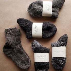 Handstickade ullsockor i Filtmakeriets Alice och lovikka, tillverkat i Kilafors, Hälsingland. 100 % svensk fårull.