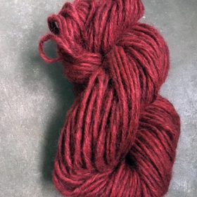 Filtmakeriets handfärgade Lovikka Vinröd